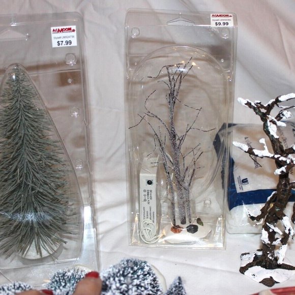 LARGE LOT LEMAX CHRISTMAS VILLAGE ACCESS. TREES FIGURINES TREE HOUSE GAZEBO - Picture 7 of 13